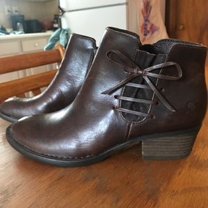 New Born ankle boot. Size 8.